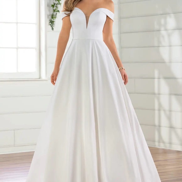 Essence of Australia Wedding Dress - Picture 1 of 5